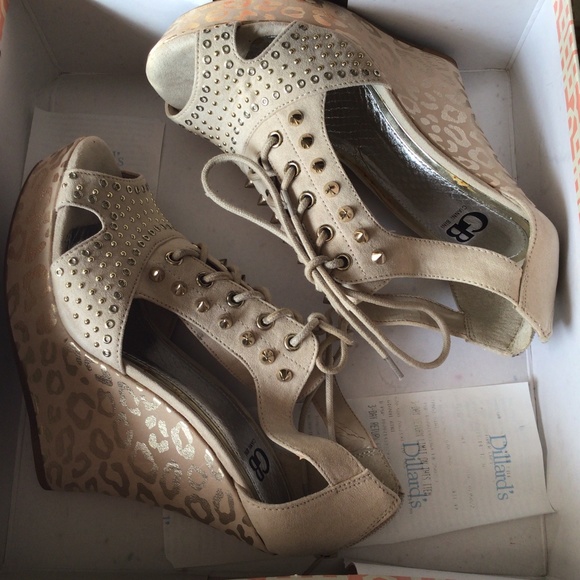 Gianni Bini Shoes Brand New With Box Gianni Bini Tan Run Way Wedges